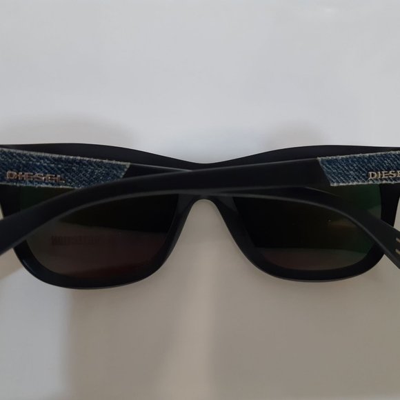 Diesel Unisex Sunglasses - Picture 5 of 7